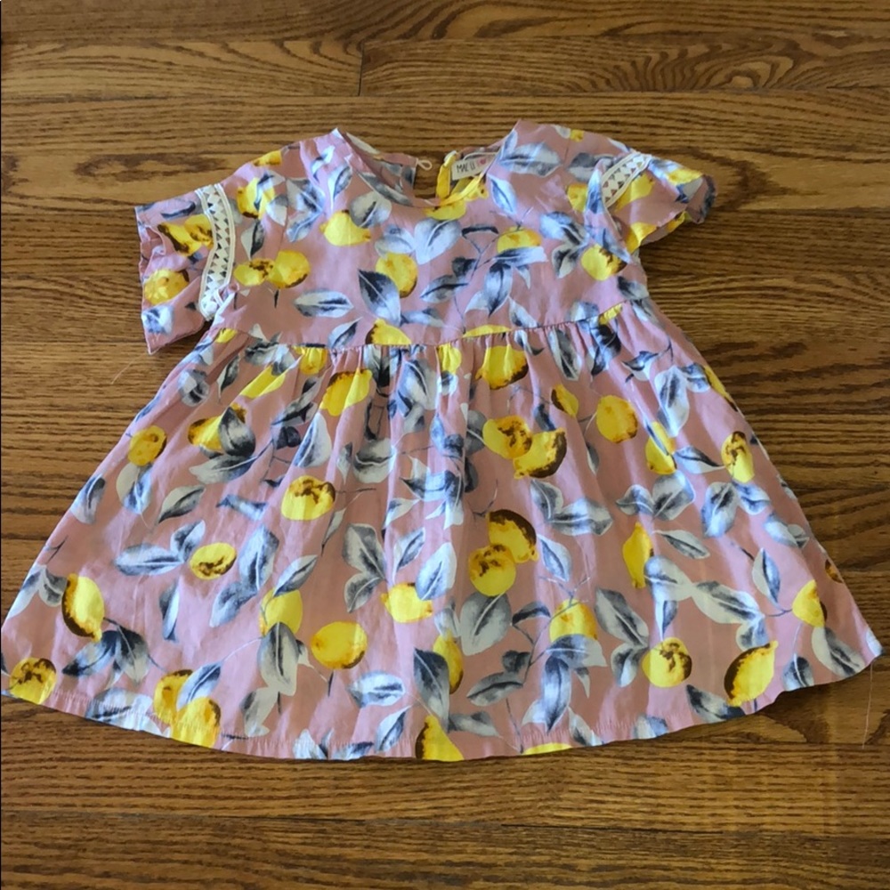 Mae Li Rose size 4 beautiful Top